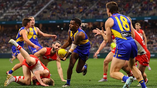 Eagles star Liam Ryan looks to handball during Saturday’s loss to Sydney.