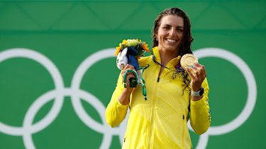 Jessica Fox with her gold medal.