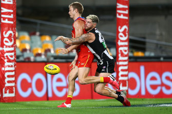 Like a librarian: Collingwood's Jack Crisp denies Nick Holman a certain goal.