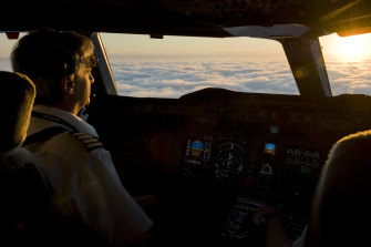 Studies have shown that pilots feel that their work is their calling. “Following the lines of clouds and weaving between them – that’s a wonderful thing,” says Richard de Crespigny.