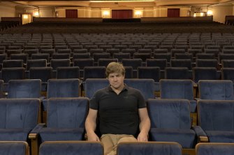 Jason Mariner w Regent Theatre podczas zeszłorocznego zamknięcia.