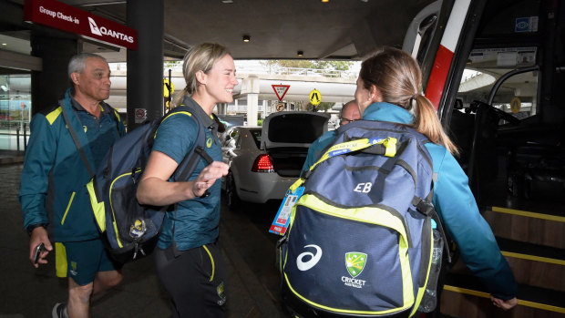 Ellyse Perry arrives at Sydney Airport on Tuesday with teammates. 