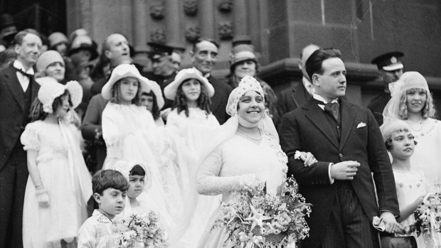 Opera singer Toti dal Monte leaving St Mary's Cathedral following her wedding to tenor Signor Lomanto on  August 23, 1928. 