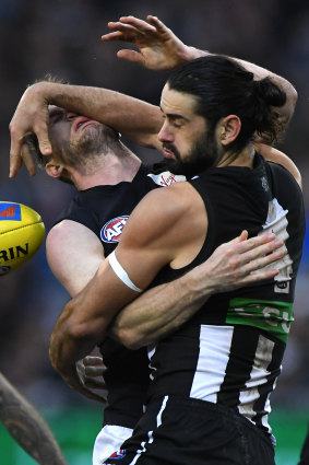 The navy blue on Sam Rowe mixes with Brodie Grundy's black at the MCG on Sunday.