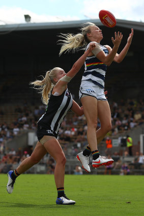 Geelong’s Phoebe McWilliams, right, takes a mark ahead of Lauren Butler. 