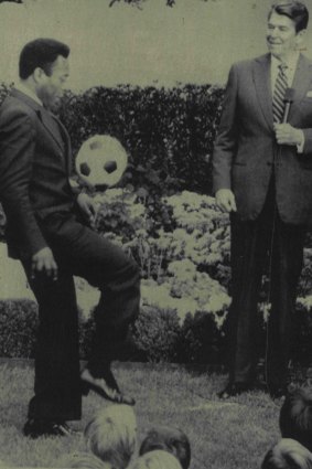 A lesson from the master: US president Ronald Reagan and Washington soccer players watch Pelé in the Rose Garden at the White House in 1982.