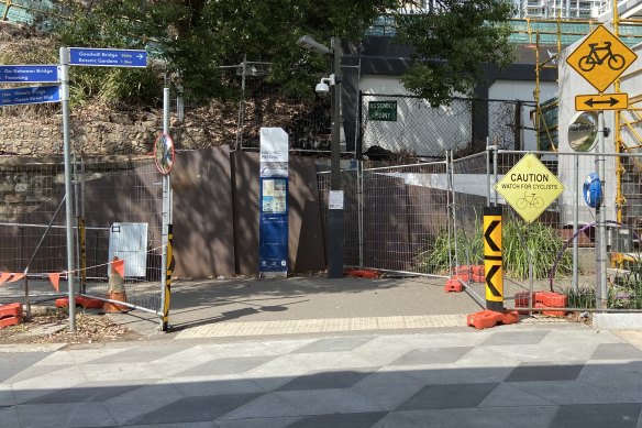 A section of the Bicentennial Bikeway where cyclists and pedestrians have been brought into conflict.