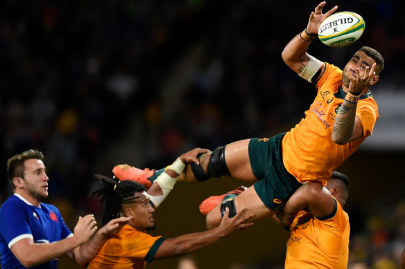 Lukhan Salakaia-Loto of the Wallabies catches a ball from the re-start.