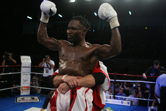 Ndou au cours de sa brillante carrière de boxeur où il a combattu certains des plus grands noms du sport, notamment Canelo Alvarez et Miguel Cotto.