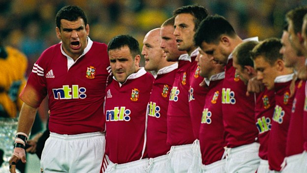 Martin Johnson rallies his Lions in 2001.