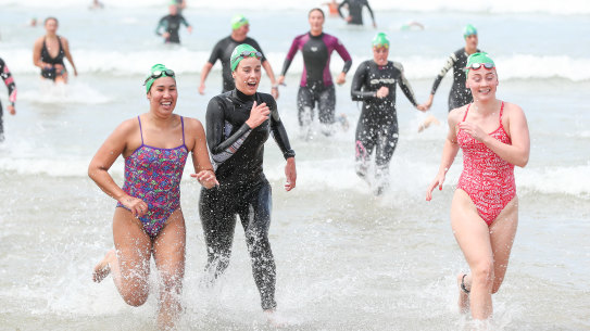 Competitors in Lorne’s annual Pier to pub race in 2020.