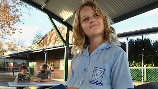 Matraville Soldiers Settlement Public School students Emily (right)
and Liam with their father David Chalmers.