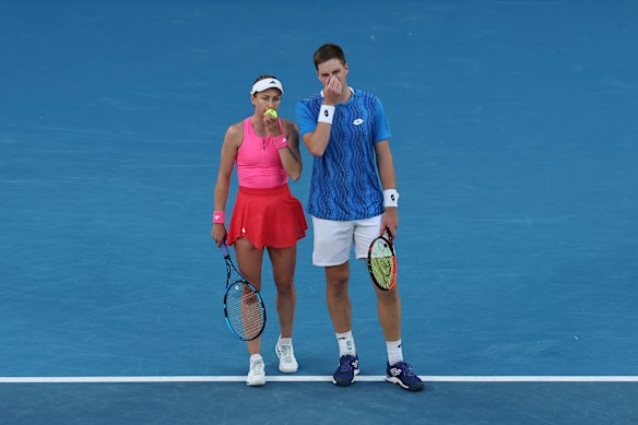 Olivia Nicholls and Henry Patten of Great Britain talk in the mixed doubles semi-final against Kimberly Birrell and John-Patrick Smith of Australia.