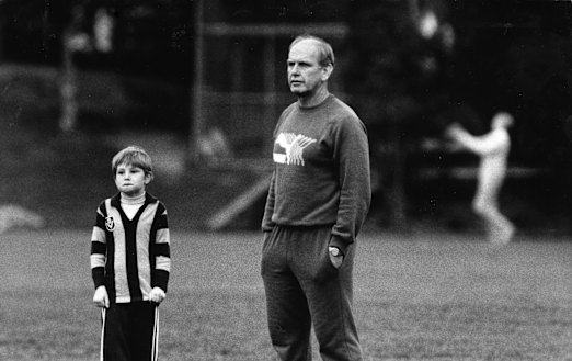 Regan Phelps stands alongside master coach Allan Jeans at training. 