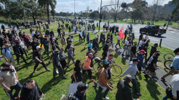 Anti-lockdown protestors at Albert Park on Saturday.