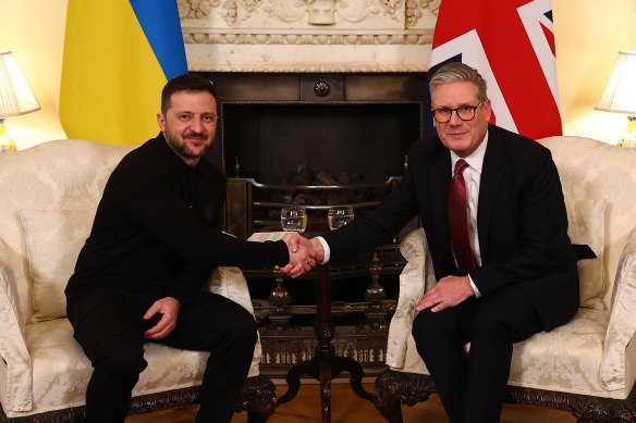 Ukrainian President Volodymyr Zelensky and British Prime Minister Keir Starmer in Downing Street on Saturday.
