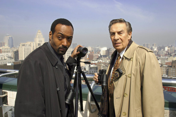 Jesse L. Martin as Det. Ed Green and Jerry Orbach as Det. Lennie Briscoe in Law & Order.