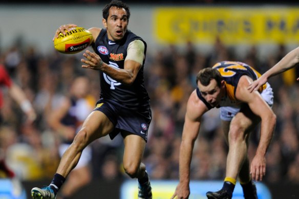 Eddie Betts gets away from Eagle Shannon Hurn