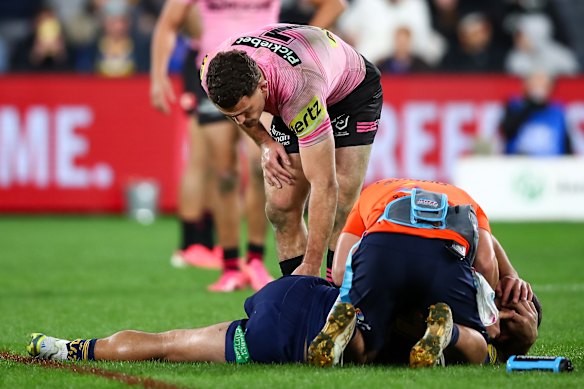 Classe Classe: Nathan Cleary verifica Tallyn Da Silva.