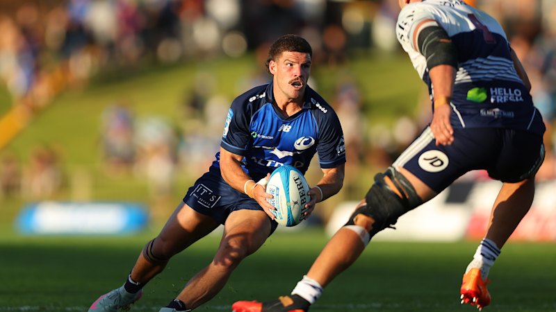 Waratahs seek club deal support after playmaker contract dispute