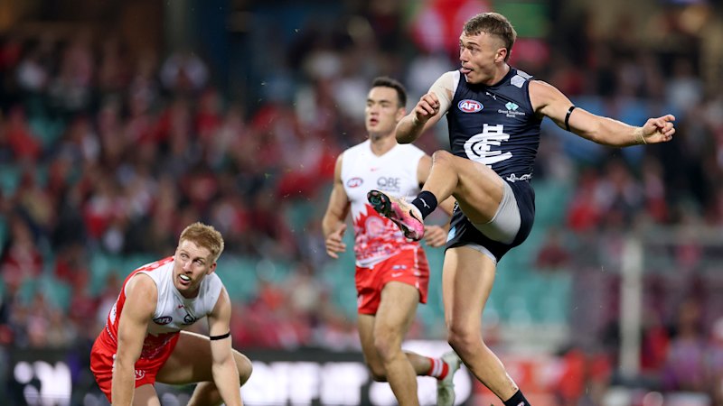 AFL live: Crowd roars at SCG as Swans skip to lead over Blues, Francis out with concussion
