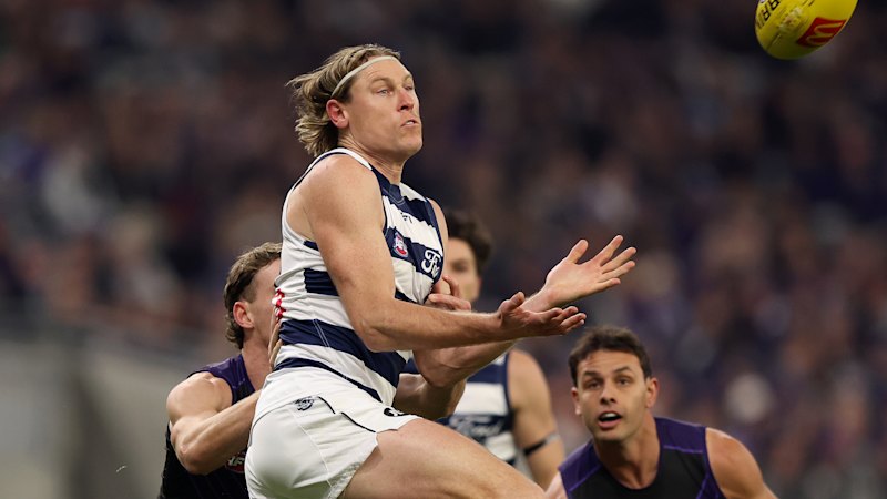 AFL LIVE: Fearless Cats, fast Freo trade goals in Perth clash