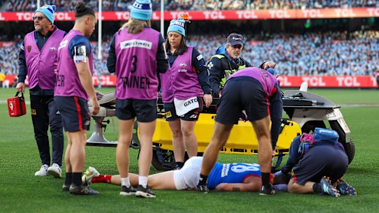 Melbourne's doctors assess Brody Mihocek.