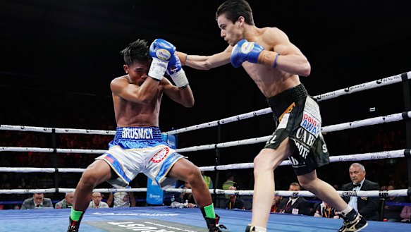 Quick hands: Brock Jarvis (right) goes on the offensive against Ernesto Saulong during the 'Battle of Bendigo' bout.