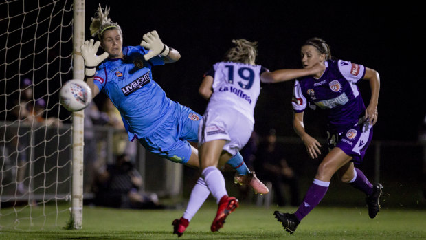 Glory's Eliza Campbell makes a save against Melbourne Victory.