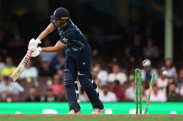 Mitchell Starc bowled Dawid Malan with a classic new ball away swinger at the SCG.