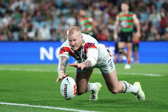 Mitch Barnett grounds the ball for the Warriors’ third try,