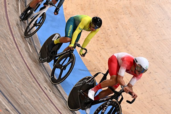 (L-R) George Jackson of Team New Zealand, Blake Agnoletto of Team Australia and William Tidball of Team England lead during the men’s 40km points race qualifying round.