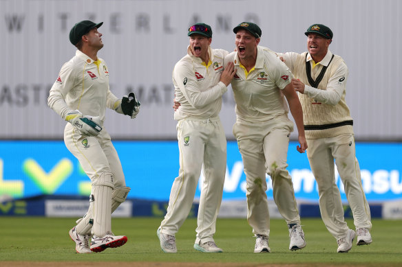 Australia celebrate after Cameron Green catches a screamer to dismiss Ben Duckett off Pat Cummins.