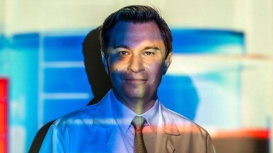 David Sinclair gets a laugh at conferences when he says he doesn’t see someone as “old”: “I just look at them as someone whose system needs to be rebooted.”