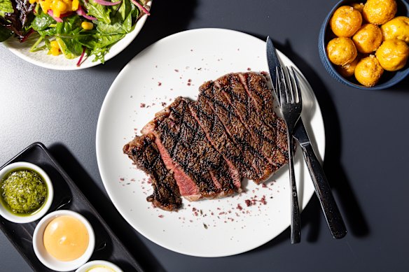 O peito interno do Berbeo Bar and Grill.