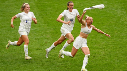 Queen leads tributes to Lionesses as England beat Germany to win Euro 2022