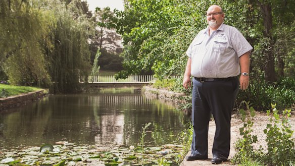 Areas of Lake Burley Griffin have been closed to swimming after testing revealed "extreme" blue-green algae and bacteria levels in the lake.