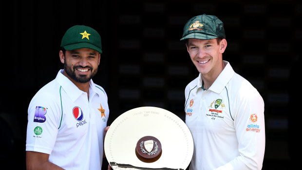 Pakistan captain Azhar Ali and Australia skipper Tim Paine pose with the series prize.