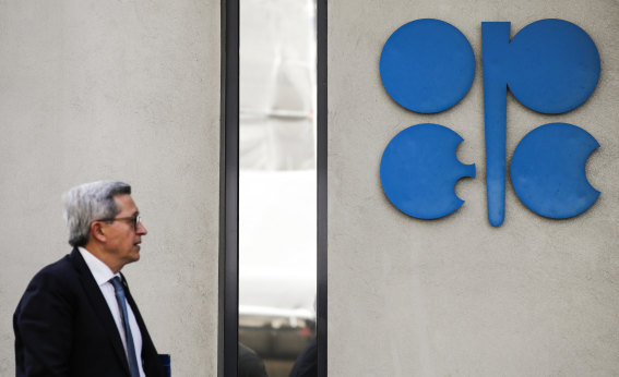 Analysts expect OPEC to continue cutting production, keeping oil market supplies balanced at current levels.
