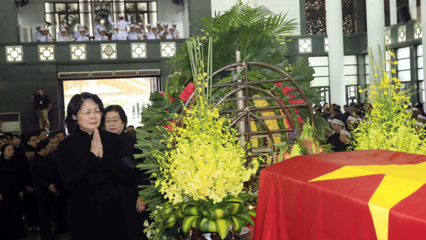 Vietnamese acting President Dang Thi Ngoc Thinh prays before the coffin of late Vietnamese President Tran Dai Quang in Hanoi, Vietnam.