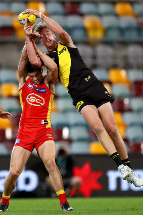 Tom Lynch pulls down a strong mark against his former team.