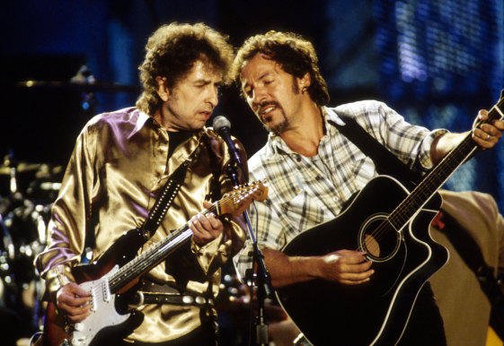 Bob Dylan and Bruce Springsteen perform together in 1995. Springsteen wrote Dylan a fan letter.