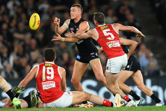 Patrick Cripps handballs during the round-six clash with St Kilda.