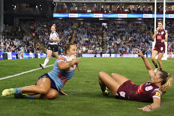 Isabelle Kelly in the Maroons in-goal.