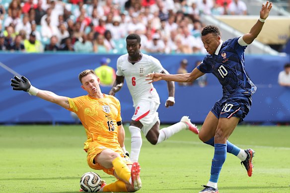 Dean Henderson stops Kylian Mbappe. 
