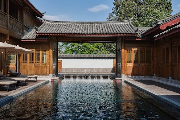 An oasis of calm: Amandayan pool.