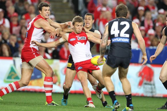 Kieren Jack kicks a goal for Sydney against the Carlton Blues in the 2013 semi-final.