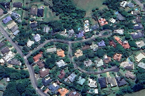 Hottentot Crescent in Mullumbimby., the road in the centre ending in the loop. “Hottentot” refers to Schotia brachypetala, also known as the Hottentot bean tree, a South African tree that grows on the crescent.