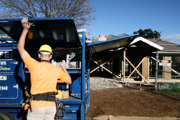 Apprenticeships Victoria was established with the aim of recruiting 1500 apprentices a year on major projects in Victoria.