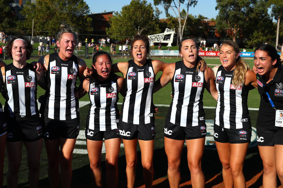 Chiocci (centre) and her teammates enjoy their finals win over North Melbourne.